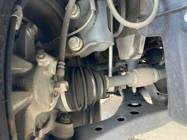 ヴォクシー Ｘ　４ＷＤ　７名　両側電動スライド　ワンセグナビ　ｂｌｕｅｔｏｏｒｔｈ接続　バックカメラ　ウォークスルー　３列シート　ＬＥＤヘットランプ　横滑り防止装置　盗難防止システム　衝突被害軽減システム（42枚目）