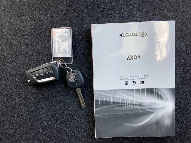 ヴォクシー Ｘ　４ＷＤ　７名　両側電動スライド　ワンセグナビ　ｂｌｕｅｔｏｏｒｔｈ接続　バックカメラ　ウォークスルー　３列シート　ＬＥＤヘットランプ　横滑り防止装置　盗難防止システム　衝突被害軽減システム（52枚目）