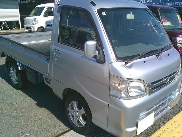 ハイゼットトラック ＥＸＴ　４ＷＤ　マニュアル５速車　エアコン　パワステ　パワーウインドウ　夏冬タイヤセット　社外フルセグＤＶＤ再生ナビ　純正オプション品　ワイドドアバイザー　荷台ゴムマット　ヘッドシェルフ　シートカバー（4枚目）