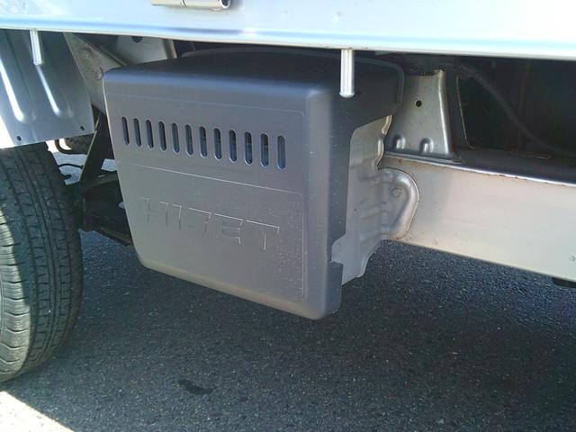 ハイゼットトラック ＥＸＴ　４ＷＤ　マニュアル５速車　エアコン　パワステ　パワーウインドウ　夏冬タイヤセット　社外フルセグＤＶＤ再生ナビ　純正オプション品　ワイドドアバイザー　荷台ゴムマット　ヘッドシェルフ　シートカバー（13枚目）
