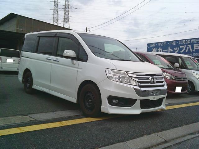 ステップワゴンスパーダ Ｚ　４ＷＤ　オートマ　リア両側電動スライドドア　ＨＩＤ　純正ナビ　バックカメラ　アイドリングストップ車　社外シートカバー　社外マフラー（7枚目）