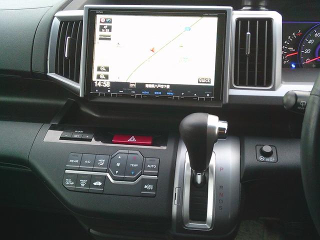 ステップワゴンスパーダ Ｚ　４ＷＤ　オートマ　リア両側電動スライドドア　ＨＩＤ　純正ナビ　バックカメラ　アイドリングストップ車　社外シートカバー　社外マフラー（11枚目）