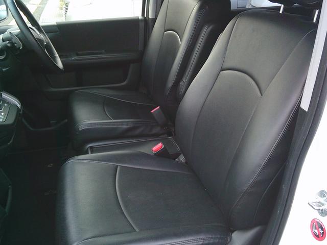 ステップワゴンスパーダ Ｚ　４ＷＤ　オートマ　リア両側電動スライドドア　ＨＩＤ　純正ナビ　バックカメラ　アイドリングストップ車　社外シートカバー　社外マフラー（14枚目）