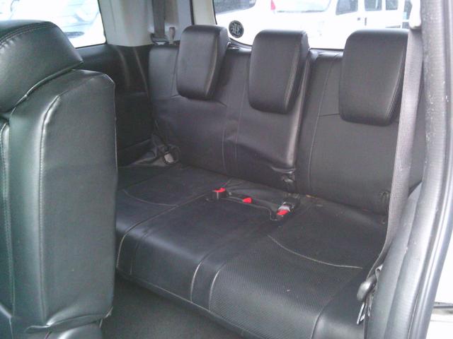 ステップワゴンスパーダ Ｚ　４ＷＤ　オートマ　リア両側電動スライドドア　ＨＩＤ　純正ナビ　バックカメラ　アイドリングストップ車　社外シートカバー　社外マフラー（16枚目）