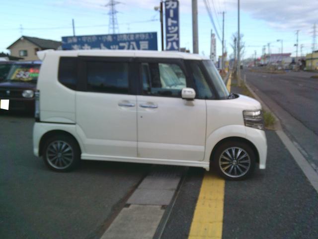 N-BOXカスタム G・ターボパッケージ 4WD オートマ ターボ リア両側電動スライドドア HID 社外ナビ バックカメラ(4枚目)