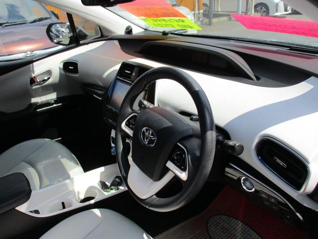プリウス Ａツーリングセレクション　セーフティセンス　４ＷＤ　ＥＴＣ２．０　純正エンジンスターター　レーダークルーズ純正９インチナビ　バックモニター　シートヒーター　ドライブレコーダー　社外エアロ（7枚目）