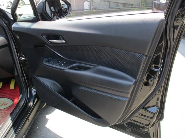 Ｃ－ＨＲ Ｓ－Ｔ　ＬＥＤパッケージ　４ＷＤ　ワンオーナー　カロッツェリアフルセグナビ　バックモニター　ＥＴＣ　セーフティセンス　純正エンジンスターター　シーケンシャルウインカー（11枚目）