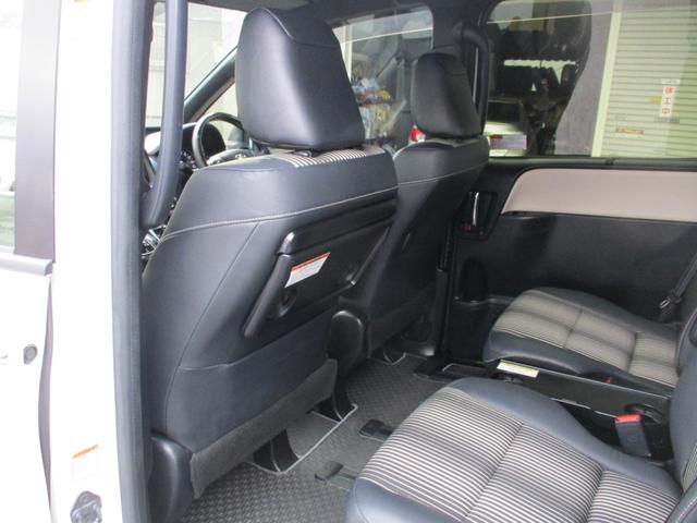 ノア Ｓｉ　ダブルバイビーＩＩＩ　４ＷＤ　セーフティセンス　純正エンジンスターター　寒冷地仕様　ワンオーナー　両側パワースライドドア　最終モデル（15枚目）