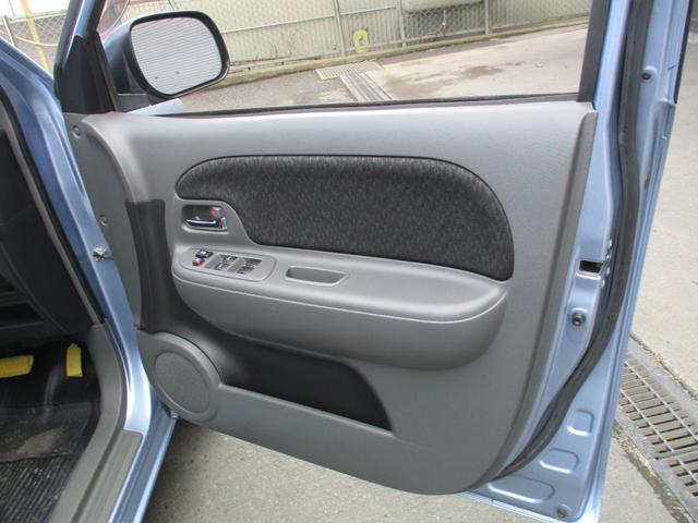 シエンタ ＤＩＣＥ　４ＷＤ　ワンオーナー　両側スライドドア　ＨＩＤライト　メモリーナビ　キーレス　１４インチアルミ（9枚目）