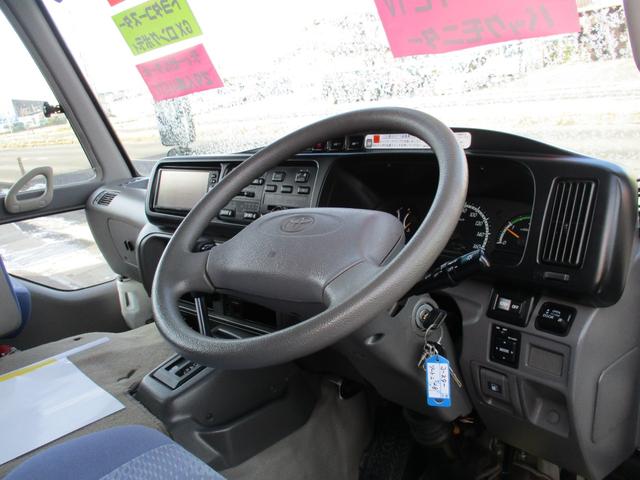 コースター ロングＧＸターボ　２９人乗り　自動スイングドア　オートエアコン　メモリーナビ　バックモニター　ＥＴＣ　モケットシート　冷蔵庫　ディーゼルターボ　純正メッキホイールカバー（3枚目）