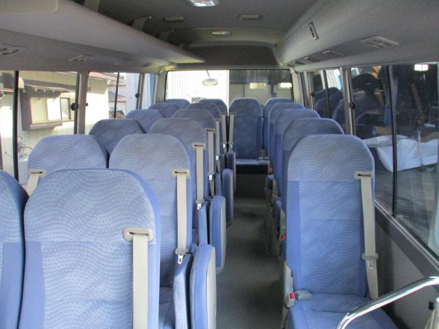 コースター ロングＧＸターボ　２９人乗り　自動スイングドア　オートエアコン　メモリーナビ　バックモニター　ＥＴＣ　モケットシート　冷蔵庫　ディーゼルターボ　純正メッキホイールカバー（8枚目）