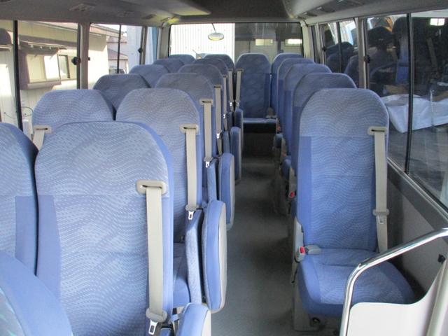 コースター ロングＧＸターボ　２９人乗り　自動スイングドア　オートエアコン　メモリーナビ　バックモニター　ＥＴＣ　モケットシート　冷蔵庫　ディーゼルターボ　純正メッキホイールカバー（12枚目）