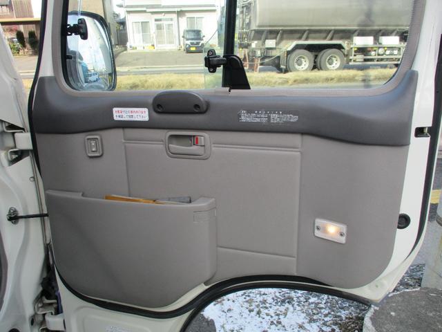 コースター ロングＧＸターボ　２９人乗り　自動スイングドア　オートエアコン　メモリーナビ　バックモニター　ＥＴＣ　モケットシート　冷蔵庫　ディーゼルターボ　純正メッキホイールカバー（14枚目）