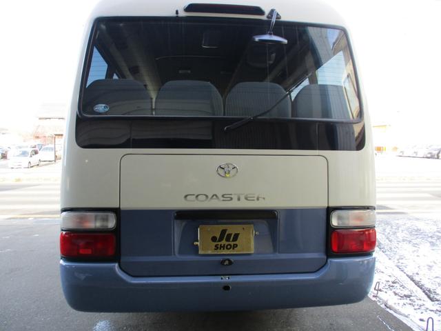 コースター ロングＧＸターボ　２９人乗り　自動スイングドア　オートエアコン　メモリーナビ　バックモニター　ＥＴＣ　モケットシート　冷蔵庫　ディーゼルターボ　純正メッキホイールカバー（17枚目）