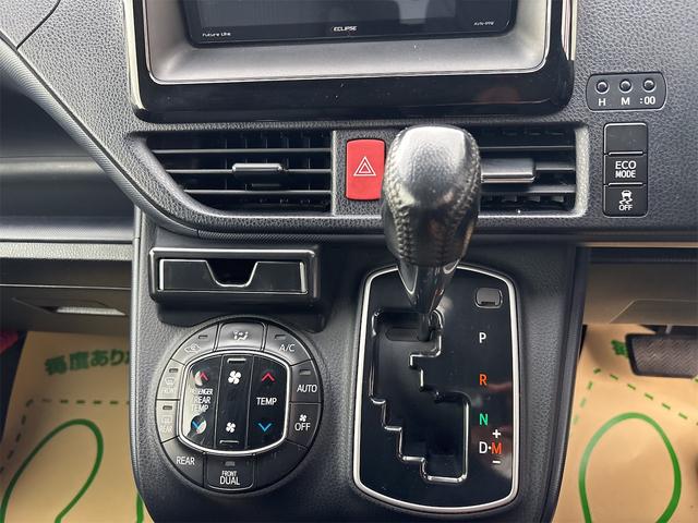 ヴォクシー ＺＳ　４ＷＤ　両側電動スライドドア　ＬＥＤヘッドランプ　スマートキー　アイドリングストップ　３列シート　ウォークスルー　ＣＶＴ　アルミホイール　盗難防止システム　衝突安全ボディ　ＡＢＳ　ＥＳＣ　エアコン（4枚目）