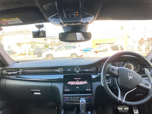 クアトロポルテ 　ドライブレコーダー　クリアランスソナー　ナビ　アルミホイール　オートライト　サンルーフ　ＡＴ　シートヒーター　アイドリングストップ　パワーシート　記録簿　ＥＳＣ　エアコン　パワーウィンドウ（2枚目）