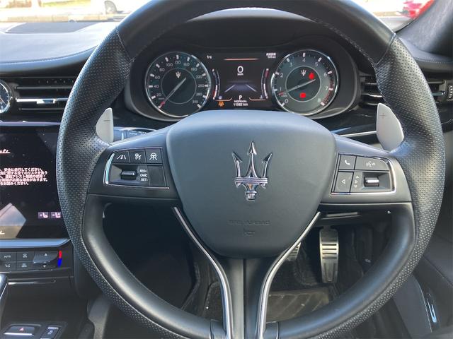 クアトロポルテ 　ドライブレコーダー　クリアランスソナー　ナビ　アルミホイール　オートライト　サンルーフ　ＡＴ　シートヒーター　アイドリングストップ　パワーシート　記録簿　ＥＳＣ　エアコン　パワーウィンドウ（3枚目）