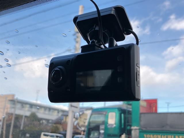 クアトロポルテ 　ドライブレコーダー　クリアランスソナー　ナビ　アルミホイール　オートライト　サンルーフ　ＡＴ　シートヒーター　アイドリングストップ　パワーシート　記録簿　ＥＳＣ　エアコン　パワーウィンドウ（4枚目）