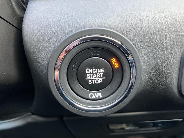 クアトロポルテ 　ドライブレコーダー　クリアランスソナー　ナビ　アルミホイール　オートライト　サンルーフ　ＡＴ　シートヒーター　アイドリングストップ　パワーシート　記録簿　ＥＳＣ　エアコン　パワーウィンドウ（11枚目）