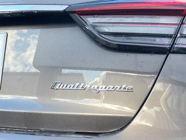 クアトロポルテ 　ドライブレコーダー　クリアランスソナー　ナビ　アルミホイール　オートライト　サンルーフ　ＡＴ　シートヒーター　アイドリングストップ　パワーシート　記録簿　ＥＳＣ　エアコン　パワーウィンドウ（18枚目）