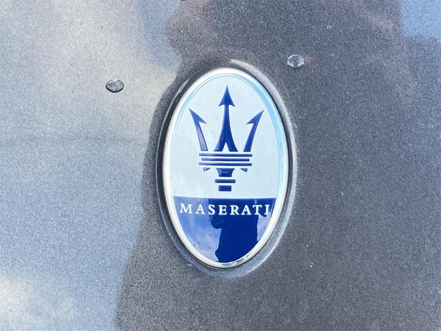 クアトロポルテ 　ドライブレコーダー　クリアランスソナー　ナビ　アルミホイール　オートライト　サンルーフ　ＡＴ　シートヒーター　アイドリングストップ　パワーシート　記録簿　ＥＳＣ　エアコン　パワーウィンドウ（24枚目）