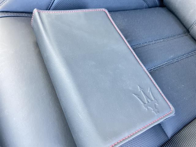 クアトロポルテ 　ドライブレコーダー　クリアランスソナー　ナビ　アルミホイール　オートライト　サンルーフ　ＡＴ　シートヒーター　アイドリングストップ　パワーシート　記録簿　ＥＳＣ　エアコン　パワーウィンドウ（31枚目）