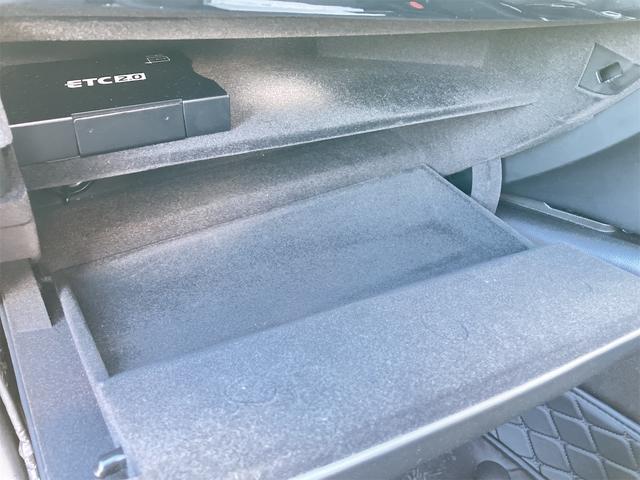 クアトロポルテ 　ドライブレコーダー　クリアランスソナー　ナビ　アルミホイール　オートライト　サンルーフ　ＡＴ　シートヒーター　アイドリングストップ　パワーシート　記録簿　ＥＳＣ　エアコン　パワーウィンドウ（32枚目）