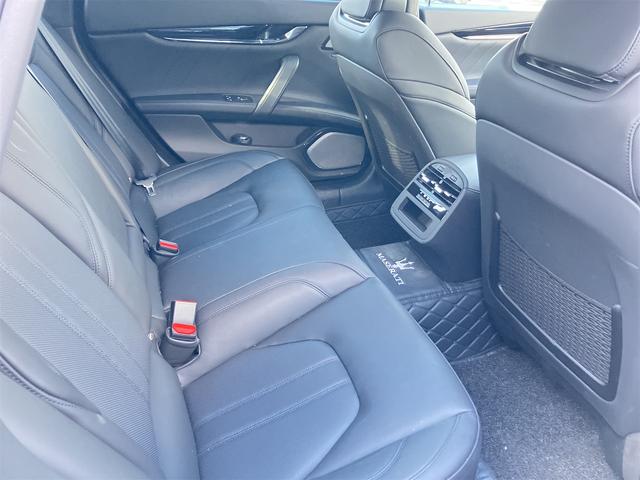 クアトロポルテ 　ドライブレコーダー　クリアランスソナー　ナビ　アルミホイール　オートライト　サンルーフ　ＡＴ　シートヒーター　アイドリングストップ　パワーシート　記録簿　ＥＳＣ　エアコン　パワーウィンドウ（41枚目）