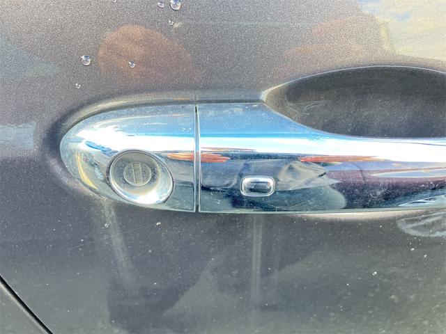 クアトロポルテ 　ドライブレコーダー　クリアランスソナー　ナビ　アルミホイール　オートライト　サンルーフ　ＡＴ　シートヒーター　アイドリングストップ　パワーシート　記録簿　ＥＳＣ　エアコン　パワーウィンドウ（49枚目）