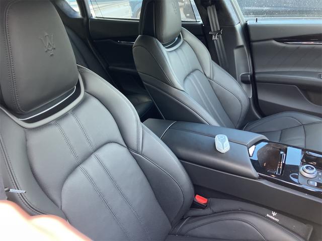 クアトロポルテ 　ドライブレコーダー　クリアランスソナー　ナビ　アルミホイール　オートライト　サンルーフ　ＡＴ　シートヒーター　アイドリングストップ　パワーシート　記録簿　ＥＳＣ　エアコン　パワーウィンドウ（51枚目）