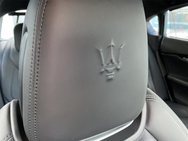 クアトロポルテ 　ドライブレコーダー　クリアランスソナー　ナビ　アルミホイール　オートライト　サンルーフ　ＡＴ　シートヒーター　アイドリングストップ　パワーシート　記録簿　ＥＳＣ　エアコン　パワーウィンドウ（52枚目）