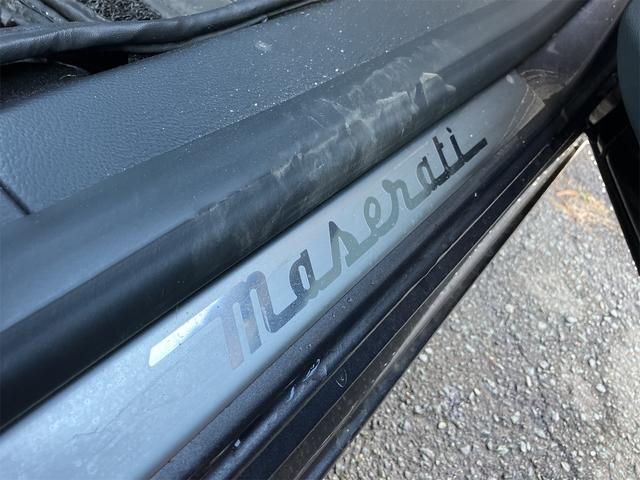 クアトロポルテ 　ドライブレコーダー　クリアランスソナー　ナビ　アルミホイール　オートライト　サンルーフ　ＡＴ　シートヒーター　アイドリングストップ　パワーシート　記録簿　ＥＳＣ　エアコン　パワーウィンドウ（53枚目）