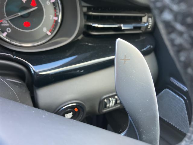 クアトロポルテ 　ドライブレコーダー　クリアランスソナー　ナビ　アルミホイール　オートライト　サンルーフ　ＡＴ　シートヒーター　アイドリングストップ　パワーシート　記録簿　ＥＳＣ　エアコン　パワーウィンドウ（56枚目）