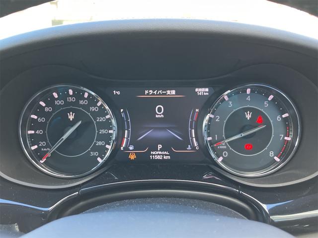 クアトロポルテ 　ドライブレコーダー　クリアランスソナー　ナビ　アルミホイール　オートライト　サンルーフ　ＡＴ　シートヒーター　アイドリングストップ　パワーシート　記録簿　ＥＳＣ　エアコン　パワーウィンドウ（61枚目）