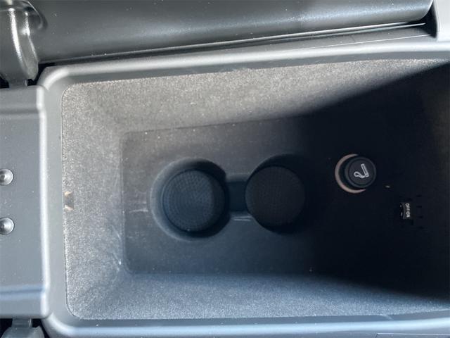 クアトロポルテ 　ドライブレコーダー　クリアランスソナー　ナビ　アルミホイール　オートライト　サンルーフ　ＡＴ　シートヒーター　アイドリングストップ　パワーシート　記録簿　ＥＳＣ　エアコン　パワーウィンドウ（64枚目）