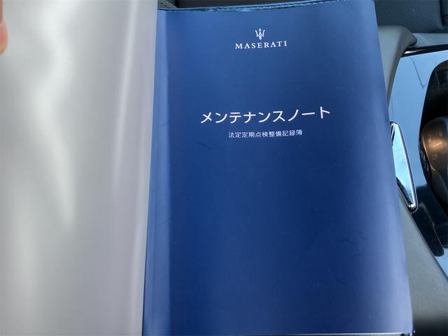クアトロポルテ 　ドライブレコーダー　クリアランスソナー　ナビ　アルミホイール　オートライト　サンルーフ　ＡＴ　シートヒーター　アイドリングストップ　パワーシート　記録簿　ＥＳＣ　エアコン　パワーウィンドウ（65枚目）