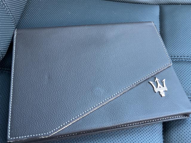 クアトロポルテ 　ドライブレコーダー　クリアランスソナー　ナビ　アルミホイール　オートライト　サンルーフ　ＡＴ　シートヒーター　アイドリングストップ　パワーシート　記録簿　ＥＳＣ　エアコン　パワーウィンドウ（68枚目）