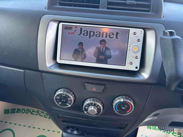 ｂＢ Ｓ　ＥＴＣ　ＴＶ　キーレスエントリー　電動格納ミラー　ＡＴ　衝突安全ボディ　ベンチシート　ＡＢＳ　ミュージックプレイヤー接続可　エアコン　パワーステアリング　パワーウィンドウ　運転席エアバッグ（4枚目）