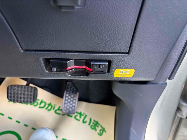 ｂＢ Ｓ　ＥＴＣ　ＴＶ　キーレスエントリー　電動格納ミラー　ＡＴ　衝突安全ボディ　ベンチシート　ＡＢＳ　ミュージックプレイヤー接続可　エアコン　パワーステアリング　パワーウィンドウ　運転席エアバッグ（5枚目）