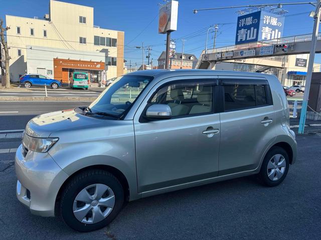 ｂＢ Ｓ　ＥＴＣ　ＴＶ　キーレスエントリー　電動格納ミラー　ＡＴ　衝突安全ボディ　ベンチシート　ＡＢＳ　ミュージックプレイヤー接続可　エアコン　パワーステアリング　パワーウィンドウ　運転席エアバッグ（9枚目）