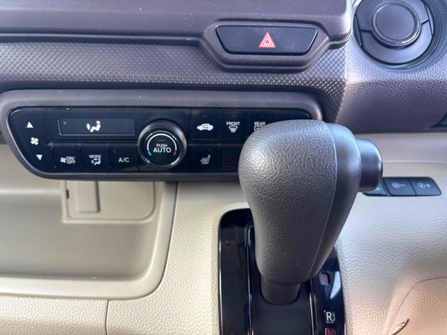 Ｎ－ＢＯＸ Ｇ　４ＷＤ　両側スライドドア　ＴＶ　ＬＥＤヘッドランプ　スマートキー　アイドリングストップ　シートヒーター　ベンチシート　ＣＶＴ　盗難防止システム　ＡＢＳ　ＥＳＣ　アルミホイール　衝突安全ボディ　エアコン（4枚目）