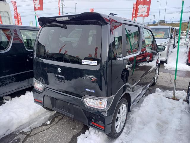 ワゴンＲカスタムＺ ハイブリッドＺＸ　４ＷＤ　ＣＶＴ　アイドリングストップ　衝突軽減回避システム　誤発進抑制機能　横滑り防止抑制機能　シートヒーター　ＵＳＢポートアルミホイール（5枚目）