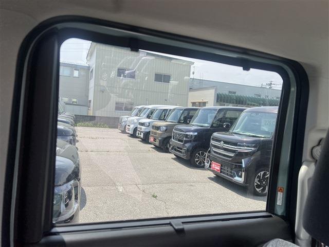 スペーシア ハイブリッドＸ　４ＷＤ　スマートキー　プッシュスタート　運転席助手席シートヒーター　ステアリングリモコン　リア両側パワースライドドア　サーキュレーター（28枚目）