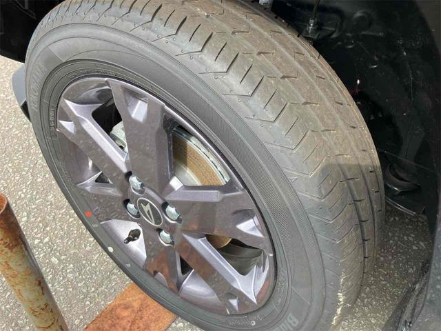 タフト Ｇ　ダーククロムベンチャー　４ＷＤ　届け出済み未使用車　バックカメラ　クリアランスソナー　オートクルーズコントロール　衝突被害軽減システム　オートライト　ＬＥＤヘッドランプ　スマートキー　アイドリングストップ　電動格納ミラー（21枚目）