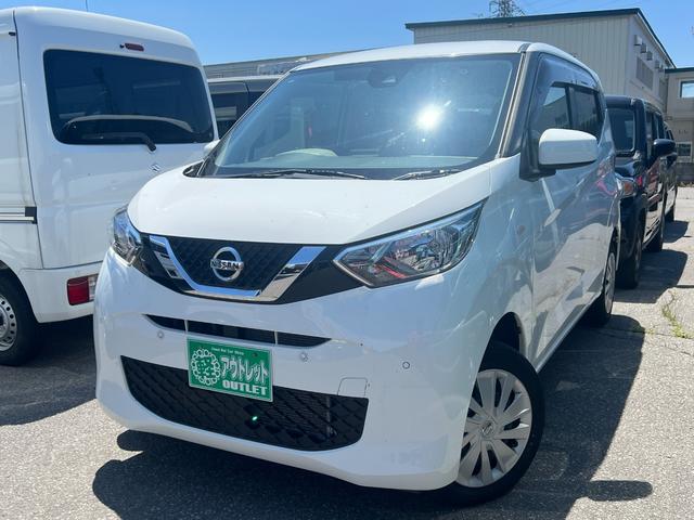 デイズ 　４ＷＤ　エアコン　パワーステアリング　パワーウィンドウ　盗難防止システム　衝突安全ボディ　衝突被害軽減システム　アイドリングストップ（2枚目）