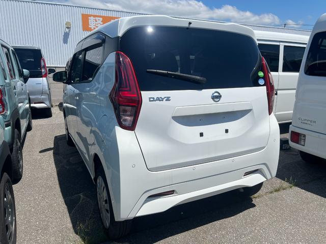 デイズ 　４ＷＤ　エアコン　パワーステアリング　パワーウィンドウ　盗難防止システム　衝突安全ボディ　衝突被害軽減システム　アイドリングストップ（16枚目）