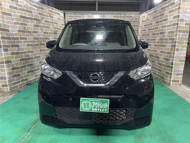 デイズ Ｓ　４ＷＤ　キーレスエントリー　衝突被害軽減ブレーキ　障害物センサー　ステアリングリモコン　カーナビ　アイドリングストップ　タコメーター（5枚目）