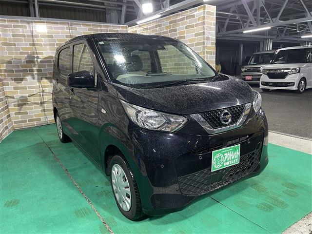 デイズ Ｓ　４ＷＤ　キーレスエントリー　衝突被害軽減ブレーキ　障害物センサー　ステアリングリモコン　カーナビ　アイドリングストップ　タコメーター（6枚目）