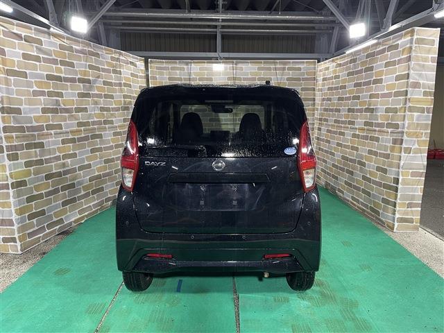 デイズ Ｓ　４ＷＤ　キーレスエントリー　衝突被害軽減ブレーキ　障害物センサー　ステアリングリモコン　カーナビ　アイドリングストップ　タコメーター（16枚目）