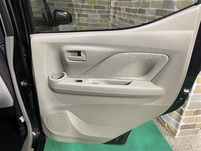 デイズ Ｓ　４ＷＤ　キーレスエントリー　衝突被害軽減ブレーキ　障害物センサー　ステアリングリモコン　カーナビ　アイドリングストップ　タコメーター（29枚目）